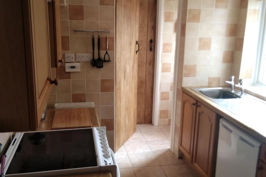 Welcoming Cottage In Chichester Near City Centre ภายนอก รูปภาพ