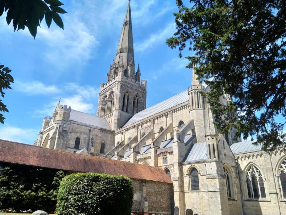 Welcoming Cottage In Chichester Near City Centre ภายนอก รูปภาพ