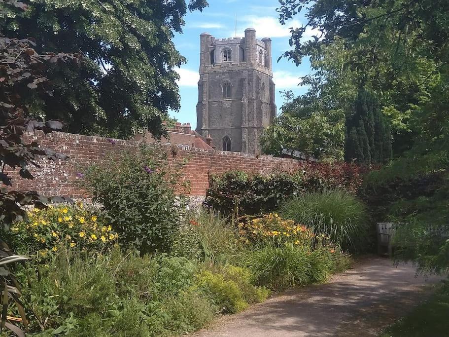 Welcoming Cottage In Chichester Near City Centre ภายนอก รูปภาพ