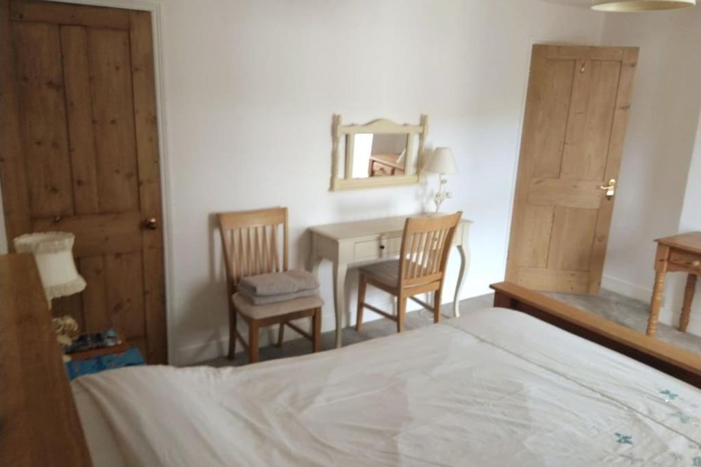Welcoming Cottage In Chichester Near City Centre ภายนอก รูปภาพ