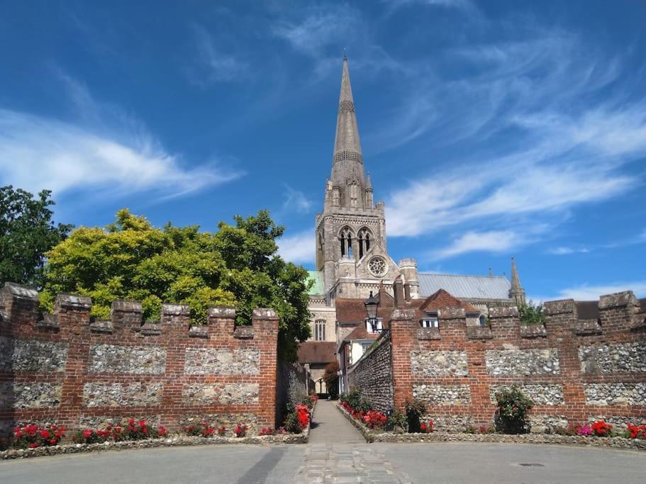 Welcoming Cottage In Chichester Near City Centre ภายนอก รูปภาพ