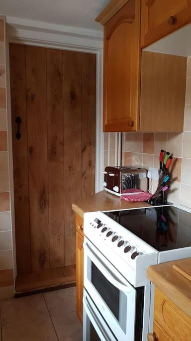 Welcoming Cottage In Chichester Near City Centre ภายนอก รูปภาพ